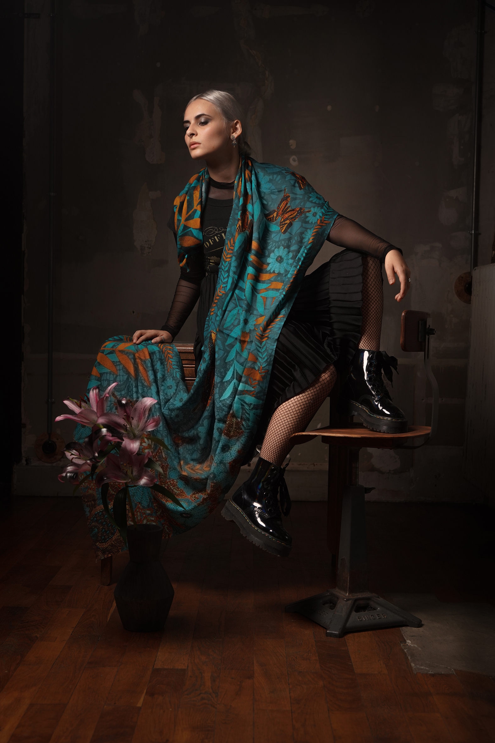 PHOTO grande écharpe cachemire motif CLEMATIS bleu inspiration florale