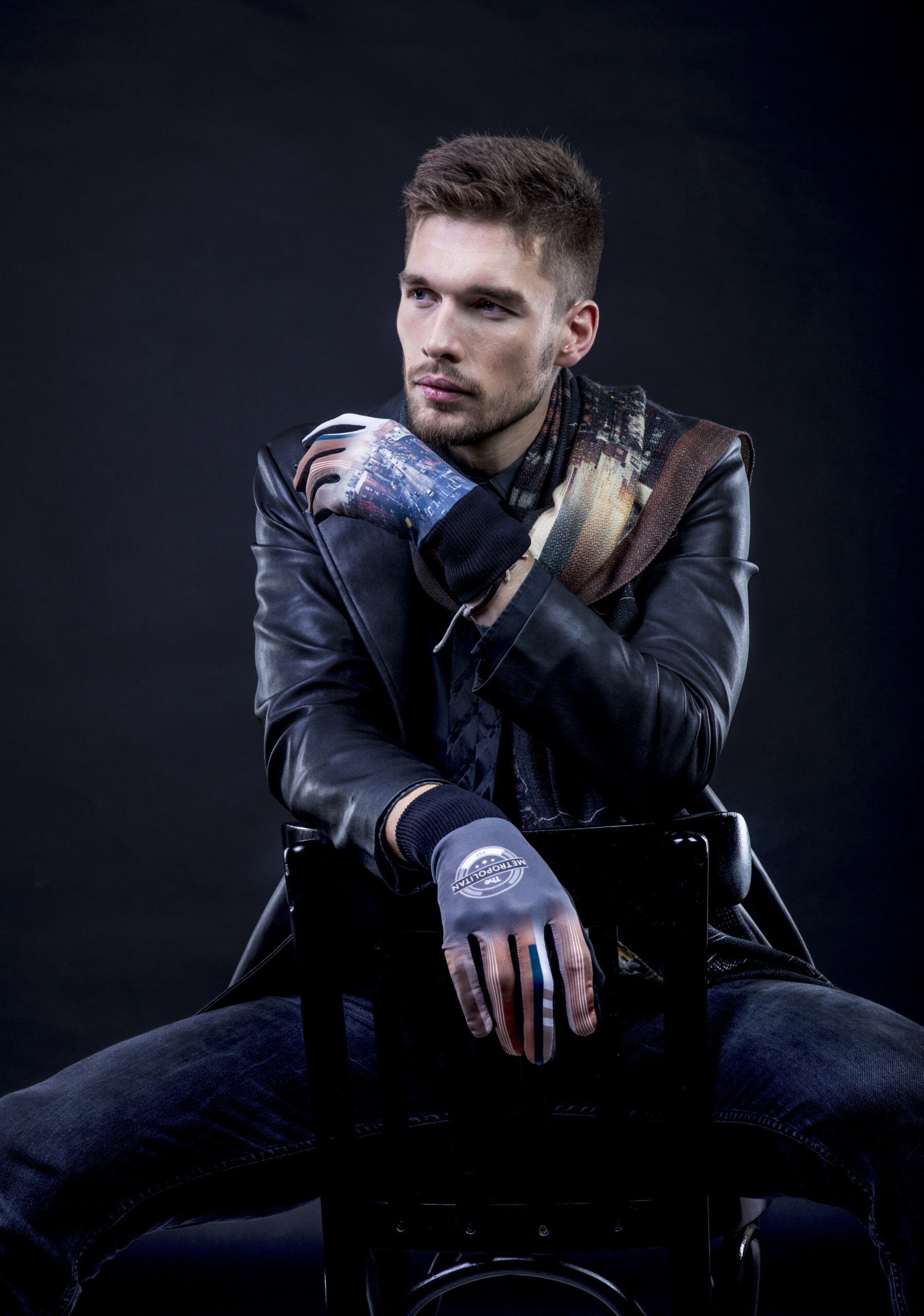 FST Le French studio - Photo Etole laine et soie NEW YORK et Gants homme METROPOLITAN FST Le French studio - Photo Etole laine et soie NEW YORK et Gants homme METROPOLITAN