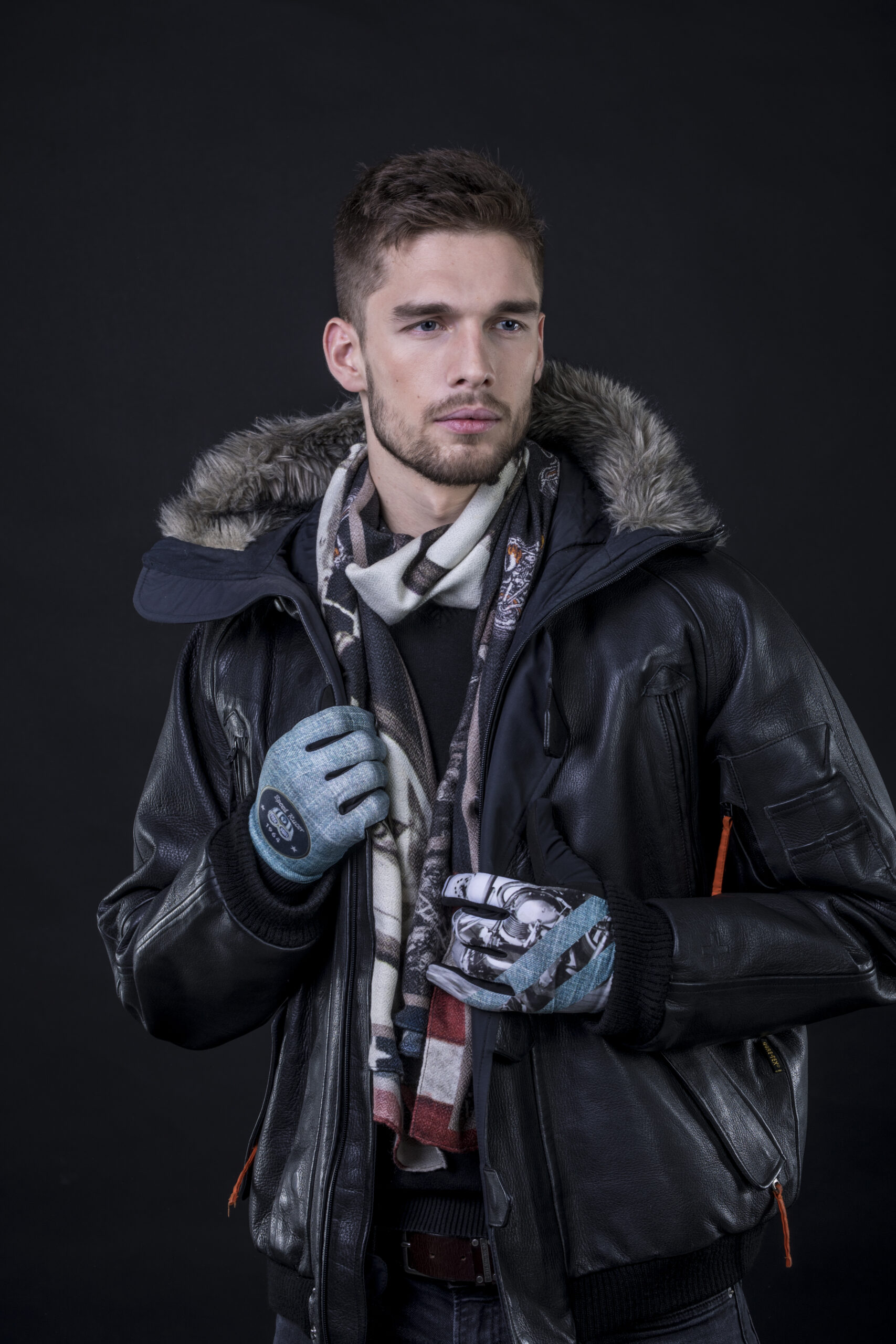 FST Le French studio - Photo Etole laine et soie EASY RIDER et Gants homme SPEED RACER FST Le French studio - Photo Etole laine et soie EASY RIDER et Gants homme SPEED RACER