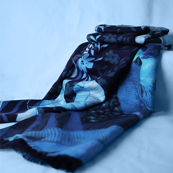 Grande écharpe cachemire LAURIER MARINE – Image 2